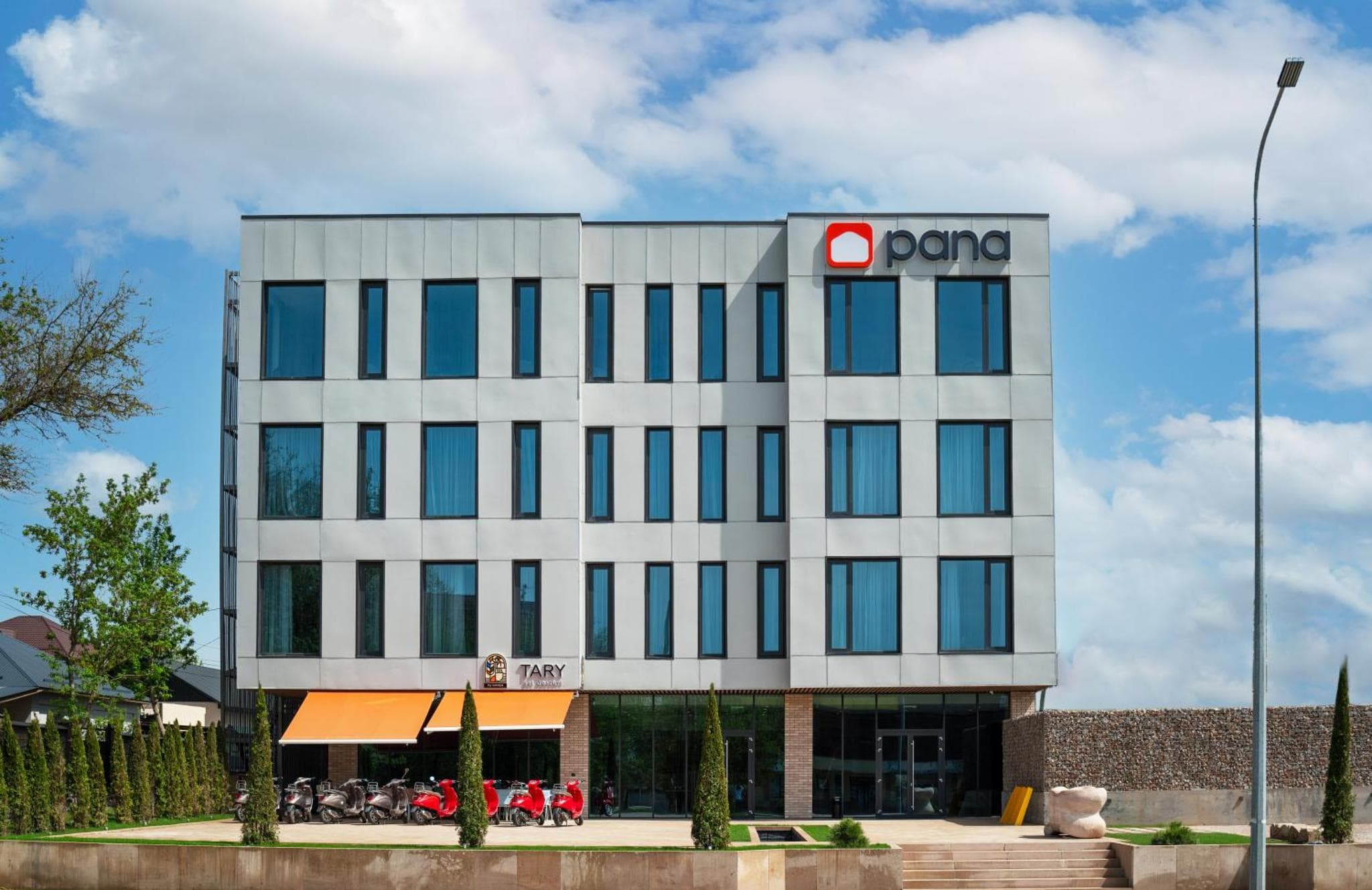 Здание Pana Boutique Hotel в Шымкенте